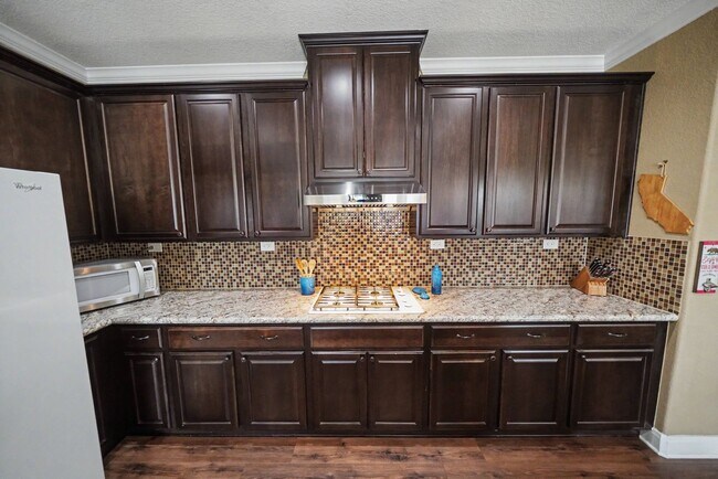 Building Photo - Exquisite 3-bedroom, 2.5-bathroom off 1604 and Culebra Road - Realtor Commission: $500