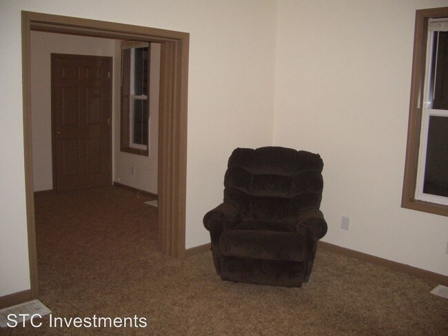 Building Photo - 2 br, 1 bath House - 402 W. McDonough