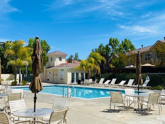 Building Photo - Elegant and Move-In Ready 4BD/3BA, Two-Sto...