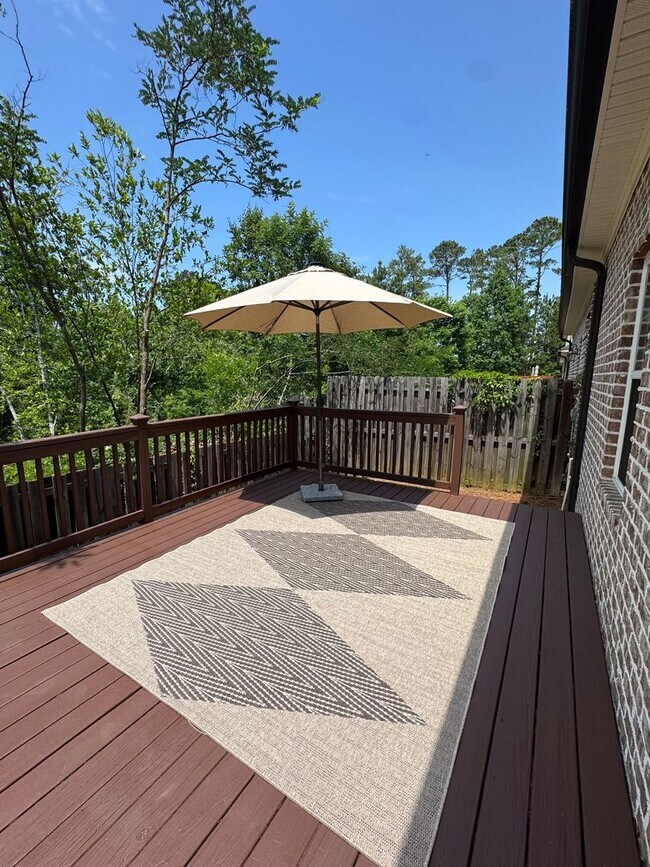 Building Photo - GORGEOUS EXECUTIVE TOWNHOME IN GATED COMMU...