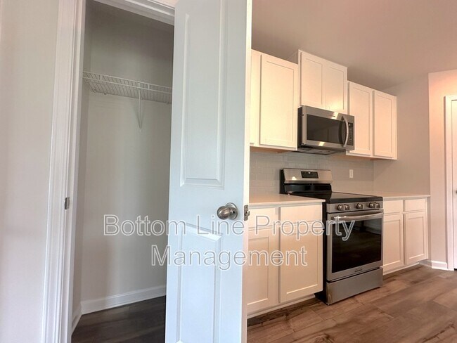 Building Photo - 5336 Small St