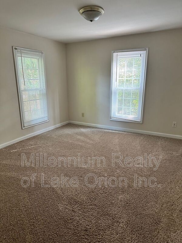 Building Photo - 709 W Dryden Rd