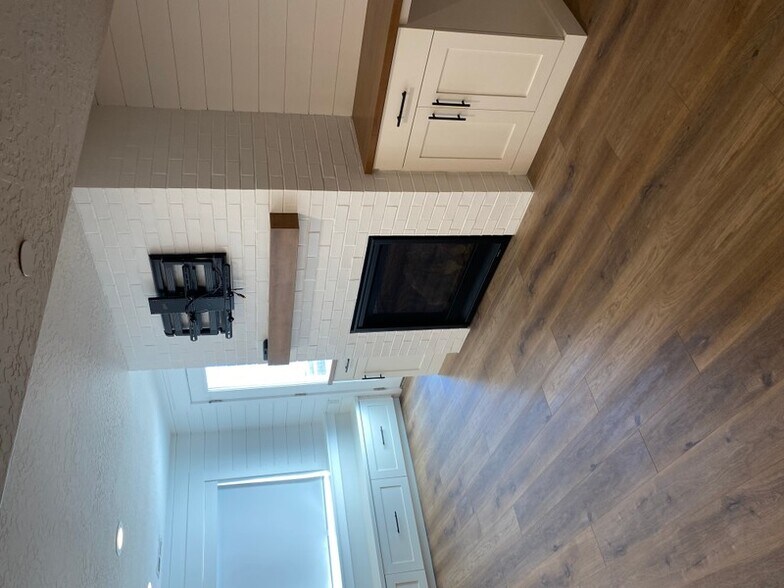 Building Photo - 909 Burke Ln