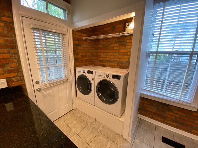 Building Photo - 42 E 3rd Ave