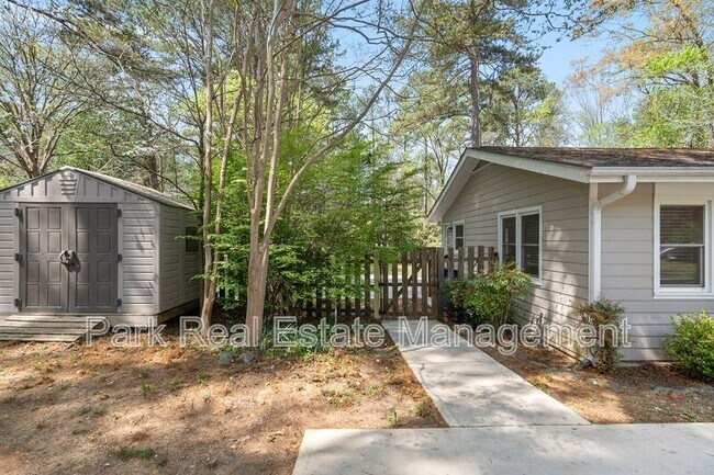 Building Photo - 8907 Rollingwood Rd