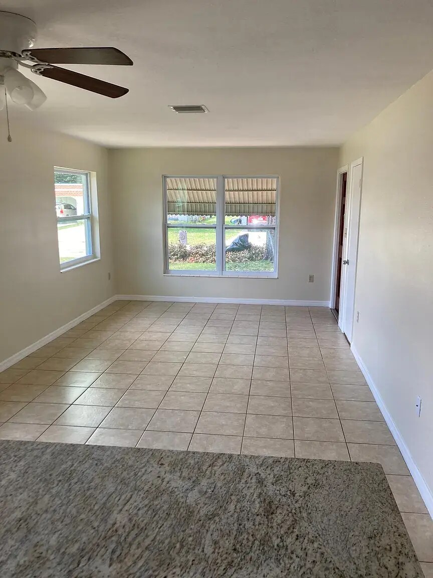 Building Photo - 5003 21st St W