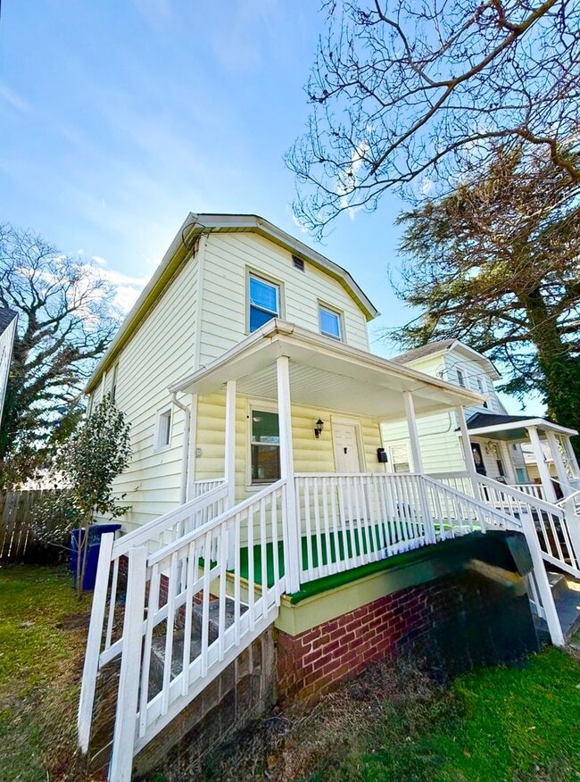 Building Photo - ***RENT READY~4 Bed RENOVATED 2 story house/w/ downstairs bedroom/Granite countertops