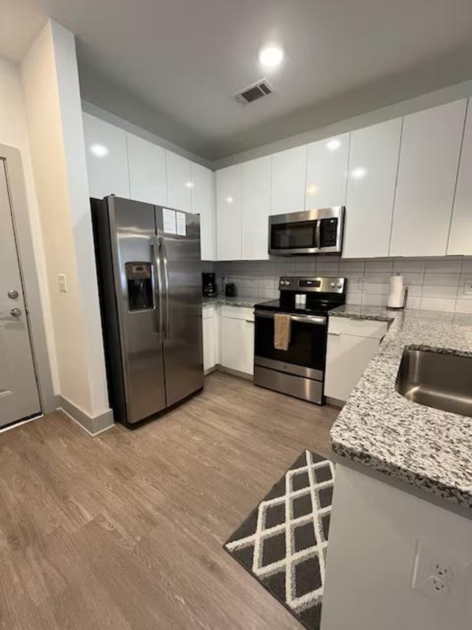 Building Photo - 112 Krog St NE