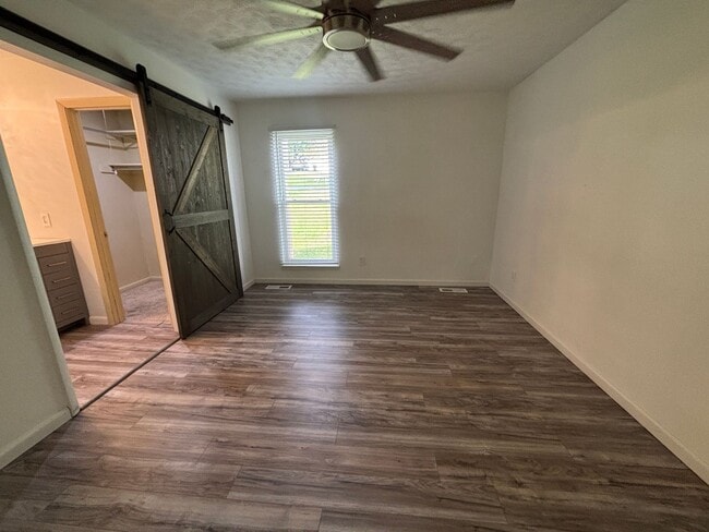 Building Photo - 6421 Orchard View Ln