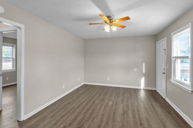 Building Photo - Comfort meets convenience- 2 Bedroom apartment in Columbia ($200.00 First months rent )