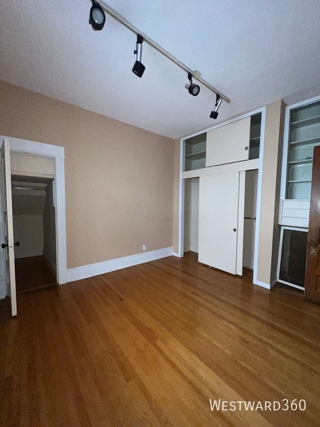 Building Photo - 420 N Marion St