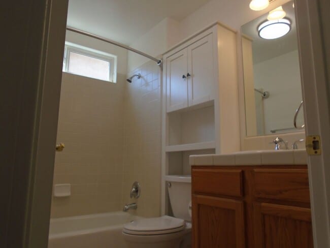 Building Photo - GRAND ISLAND PLACE !!!  SEVEN OAKS -