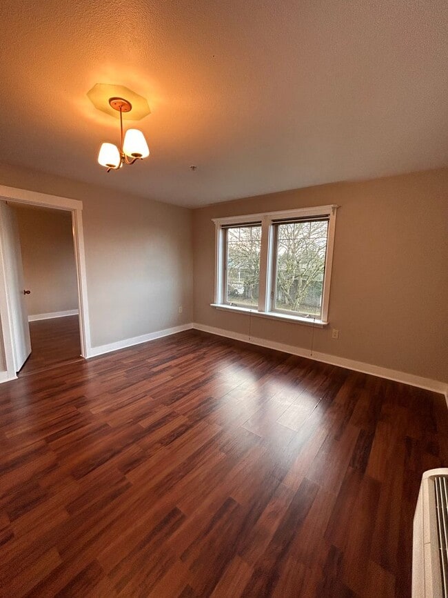 Building Photo - Freshly Updated 2-Bedroom Condo in the Hea...