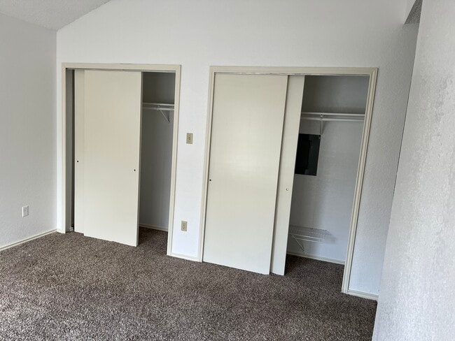 Building Photo - 1007 Spring Loop