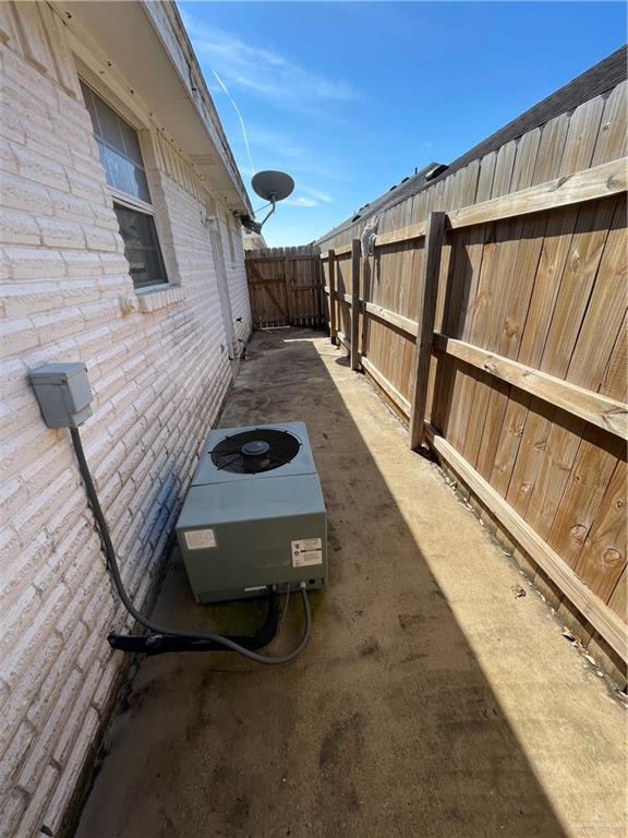 Building Photo - 7 La Mancha Dr