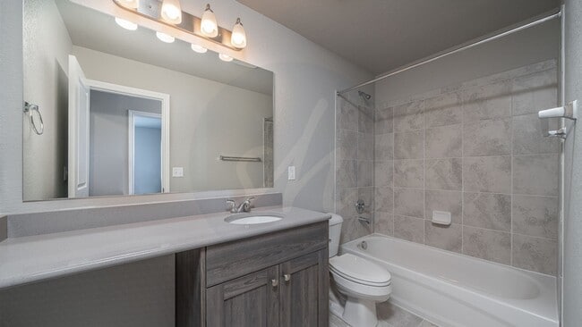 Building Photo - Great Townhome in Cumbre Vista