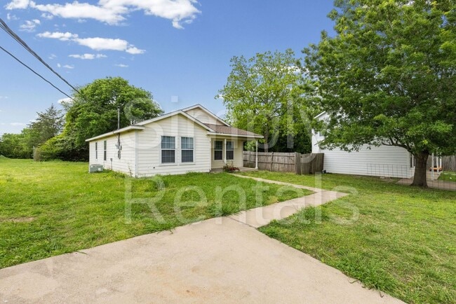 Building Photo - 1412 Hemphill St