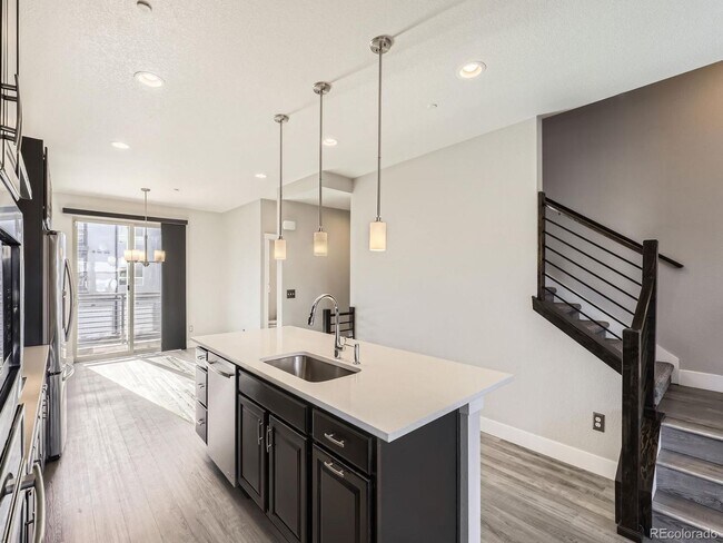 Building Photo - 2 bedroom townhome in Northfield Central Park Denver.