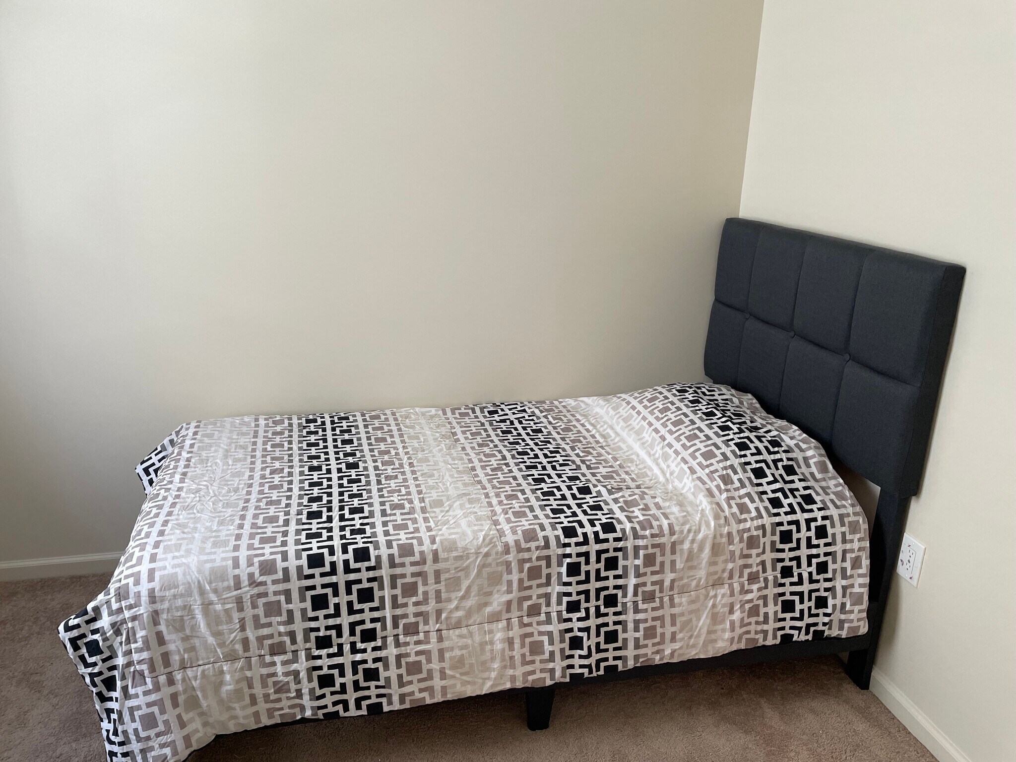 Building Photo - 140 Fabyan Pl