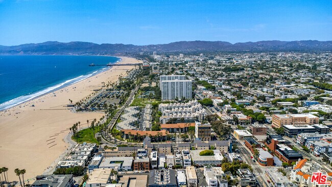 Building Photo - 2920 Neilson Wy