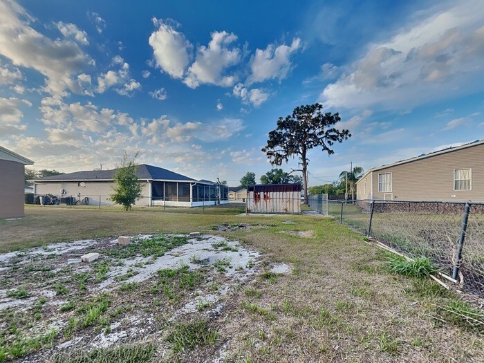 Building Photo - 4892 Palm View Dr N