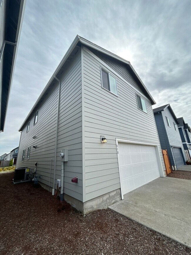 Building Photo - 610 Pickering Ln