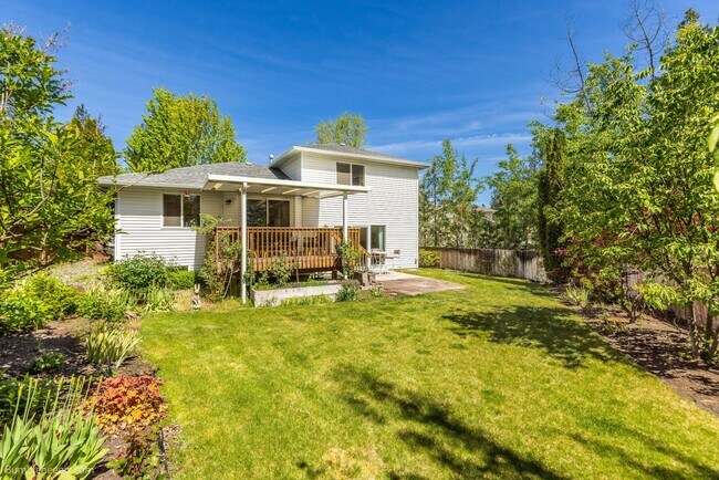 Building Photo - For Rent: Beautiful 3 Bed, 3 Bath Home in Desirable Eagle Ridge