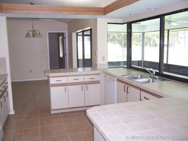 Building Photo - 2163 SE Shelter Dr