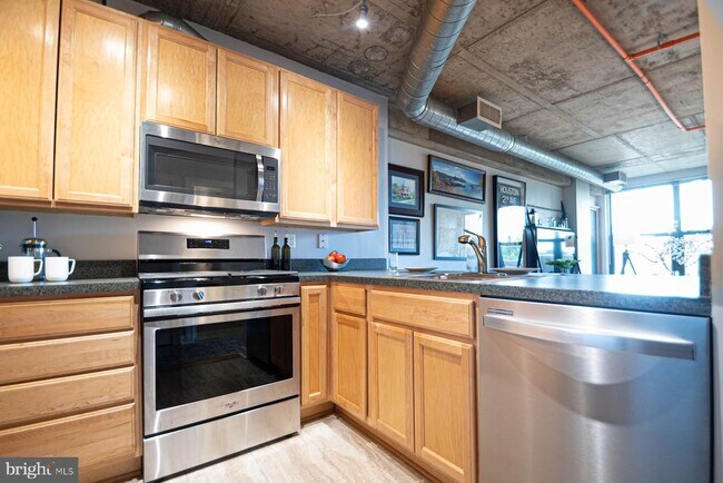 Building Photo - 2750 14th St NW