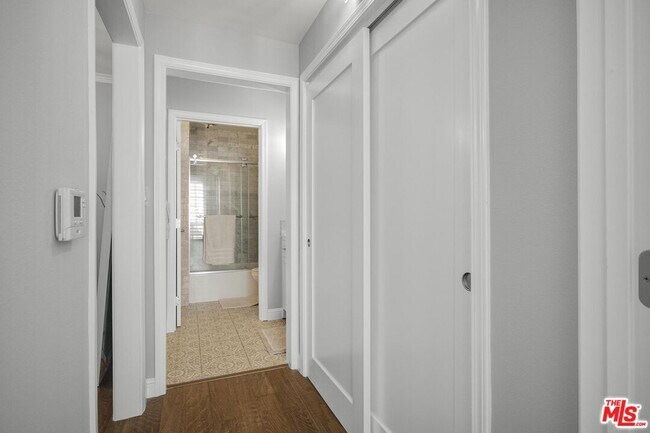 Building Photo - 860 S Lucerne Blvd