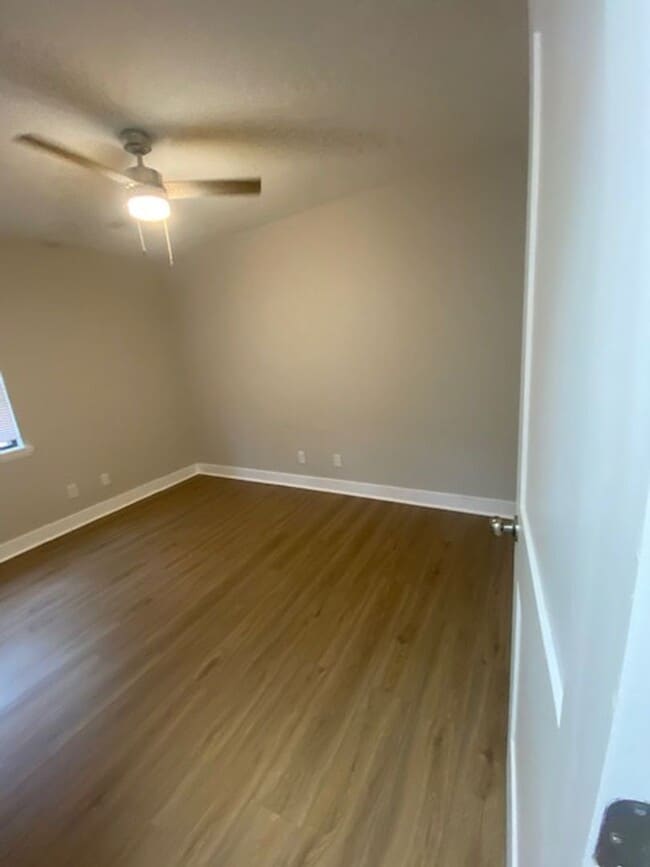 Building Photo - 575 Countrytown Dr