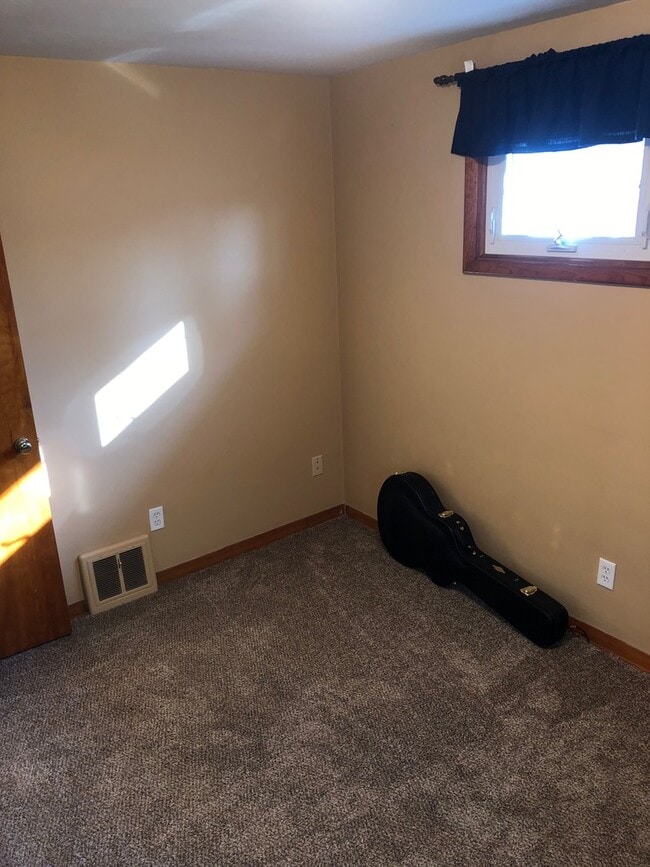 Building Photo - Beautiful 3 Bedroom Home For Rent in Millcreek!