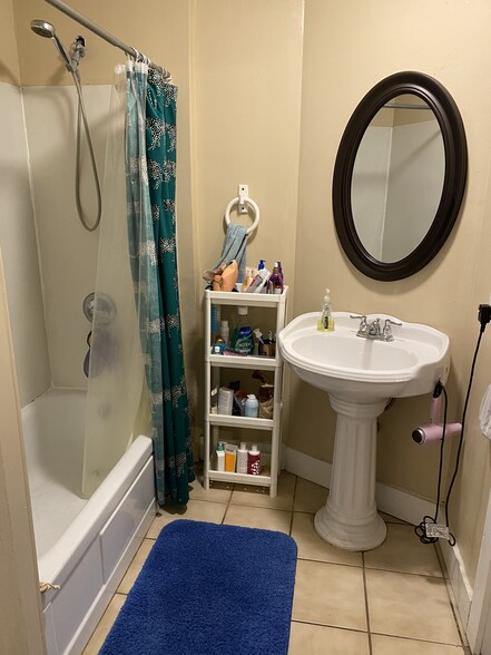 Building Photo - 1367 Burdette Ave