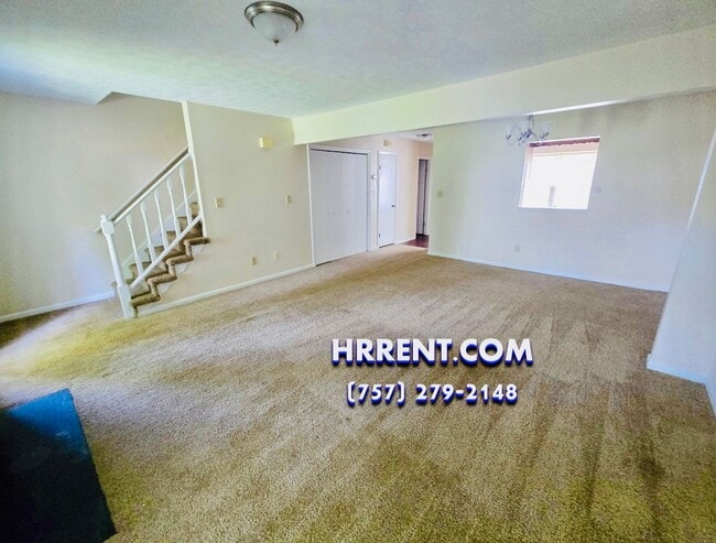 Building Photo - Lovely 2 Bedroom 2.5 Bathroom Townhouse lo...
