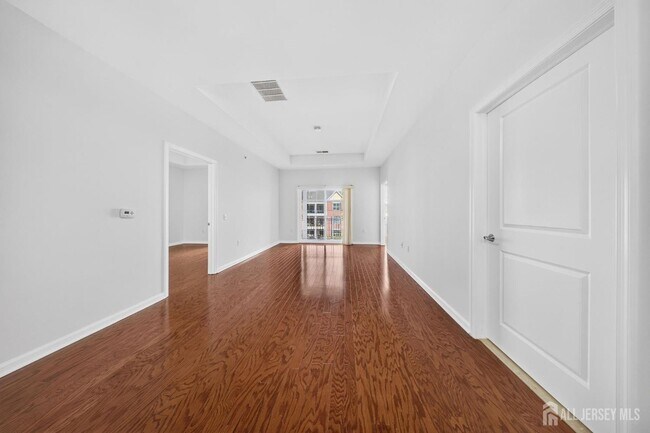 Building Photo - 645 Doral Ct