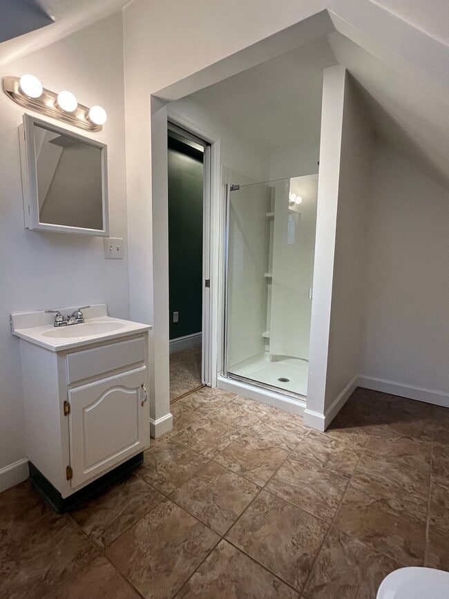 Building Photo - 418 Noble St