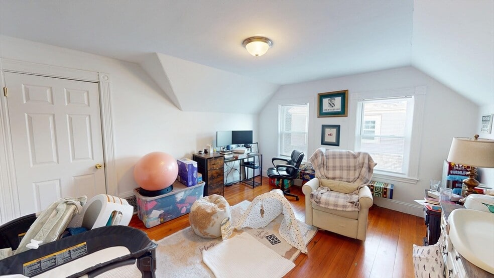 Building Photo - 31 Ainsworth St