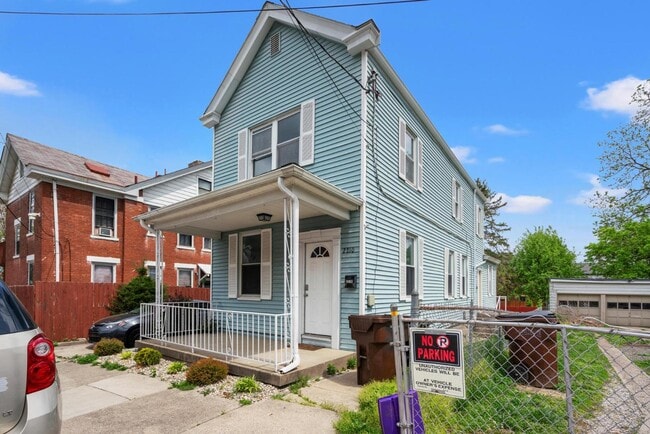Building Photo - 2210 Busse St