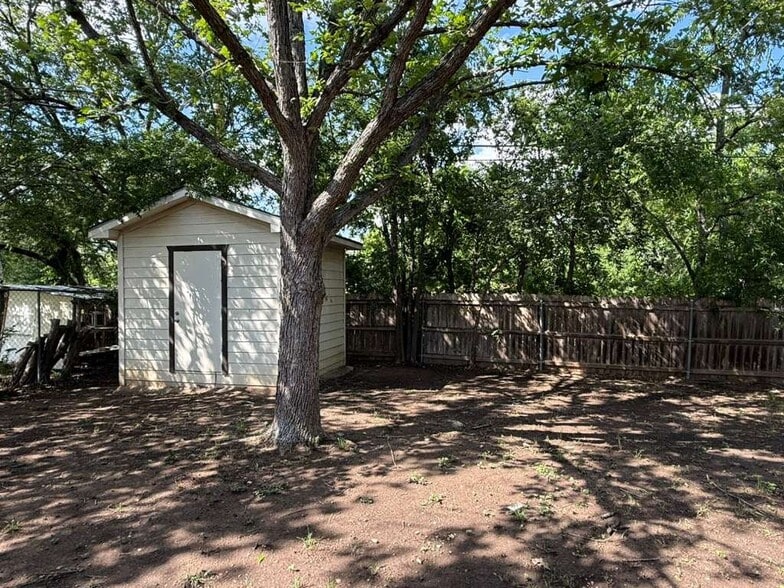 Building Photo - 4911 Casa Grande St