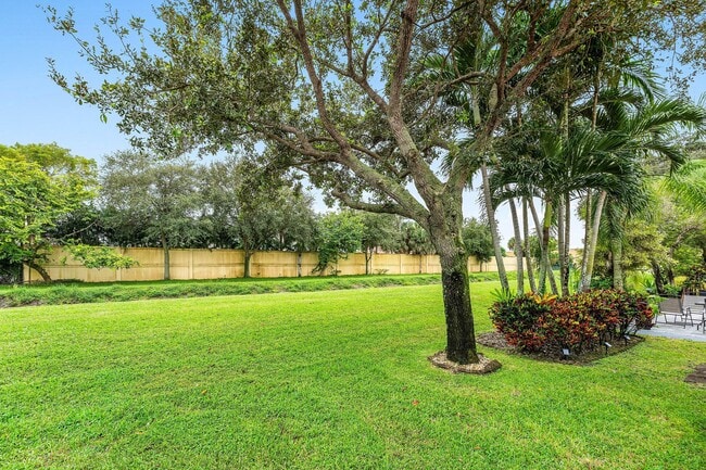 Building Photo - 8084 Summer Shores Dr