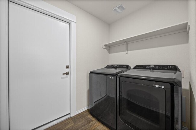 Building Photo - 11801 Rush Ln