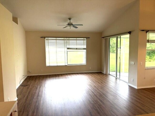Building Photo - 2721 W Abiaca Cir
