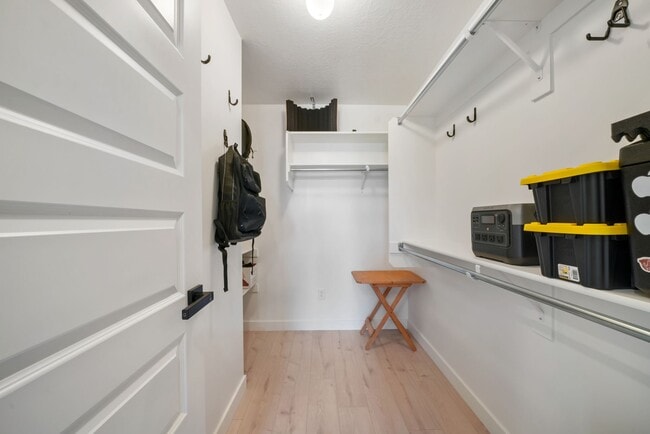 Building Photo - 972 W 540 S