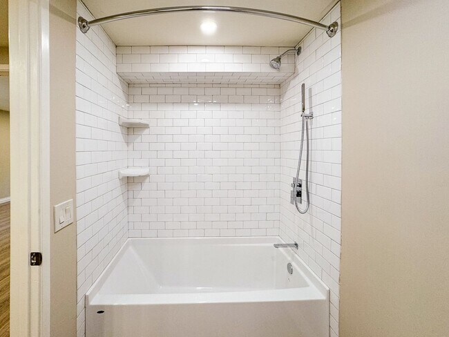 Building Photo - Luxurious Coastal Living: Fully Remodeled 3-Bed, 3.5-Bath with Ocean Views in Sea Point