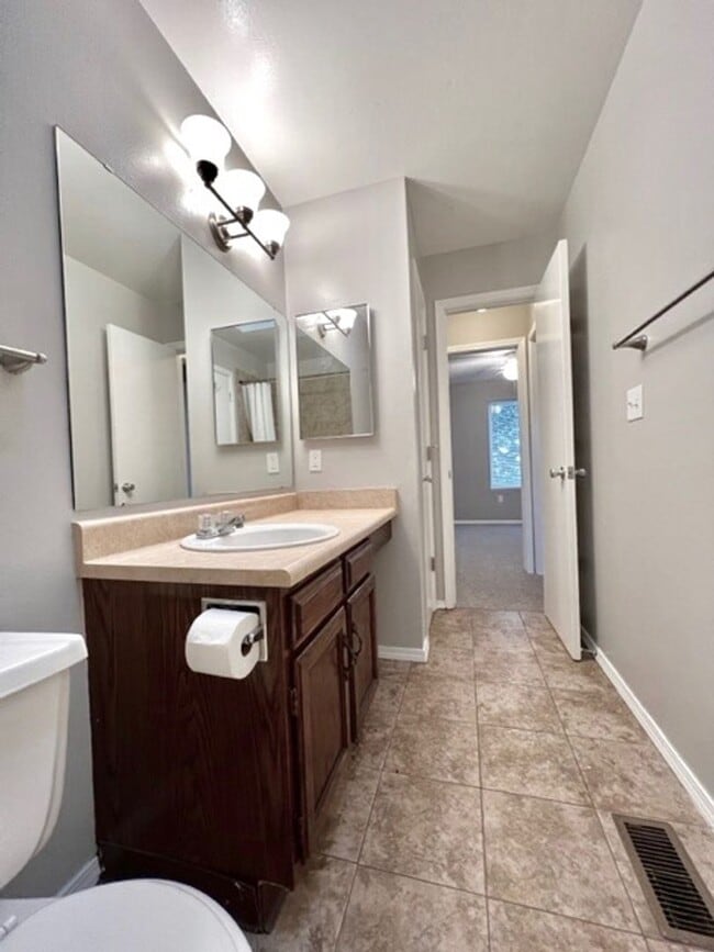 Building Photo - 3 Bedroom 1.5 Bath Home in Briargate with ...