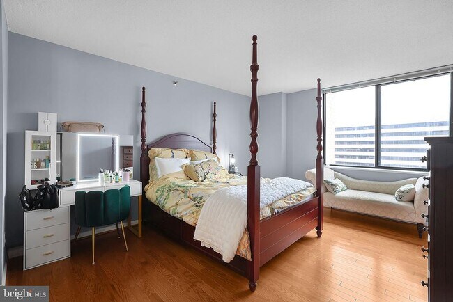 Building Photo - 3713 S George Mason Dr