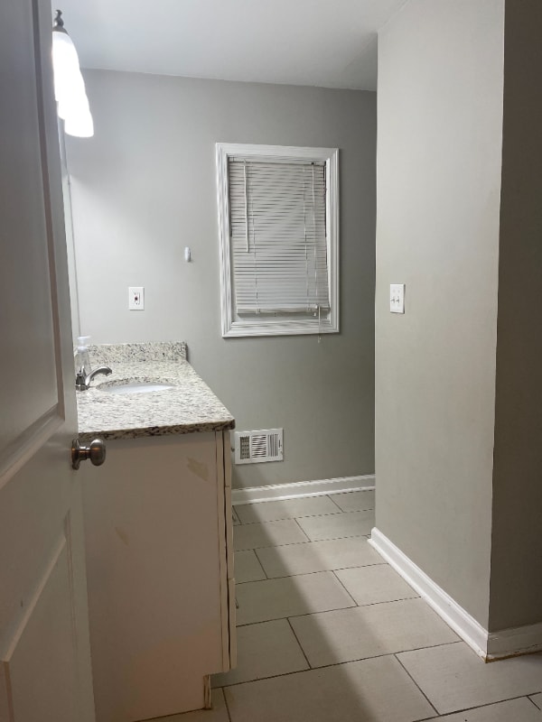 Building Photo - 660 Monticello Dr