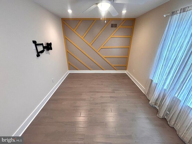 Building Photo - 488 Evergreen Ave