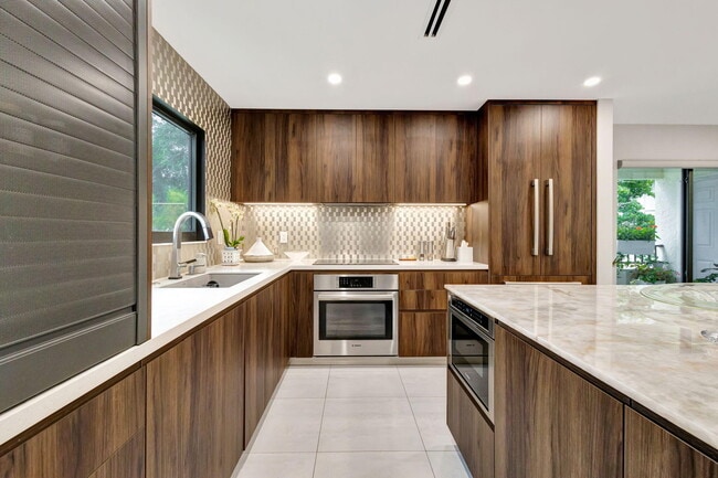 Building Photo - 7430 Victory Ln