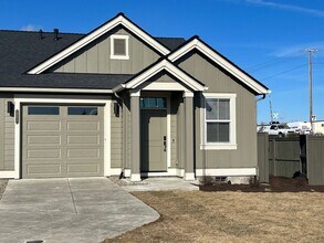 Building Photo - MOVE IN SPECIAL- Stylish 2BR + Office Duplex in SE Bend – Garage & Smart Home Perks